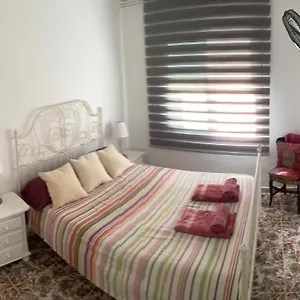 Flores Bliss Homestay Sitges
